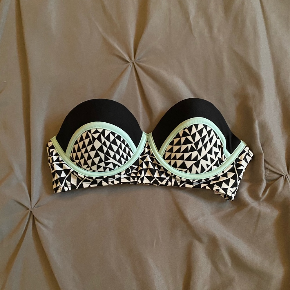 Strapless bikini top